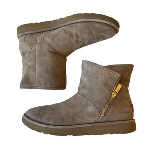 UGG Kip Suede Ankle Booties Clay Sheepskin Women’s 9 – Rare Colorway